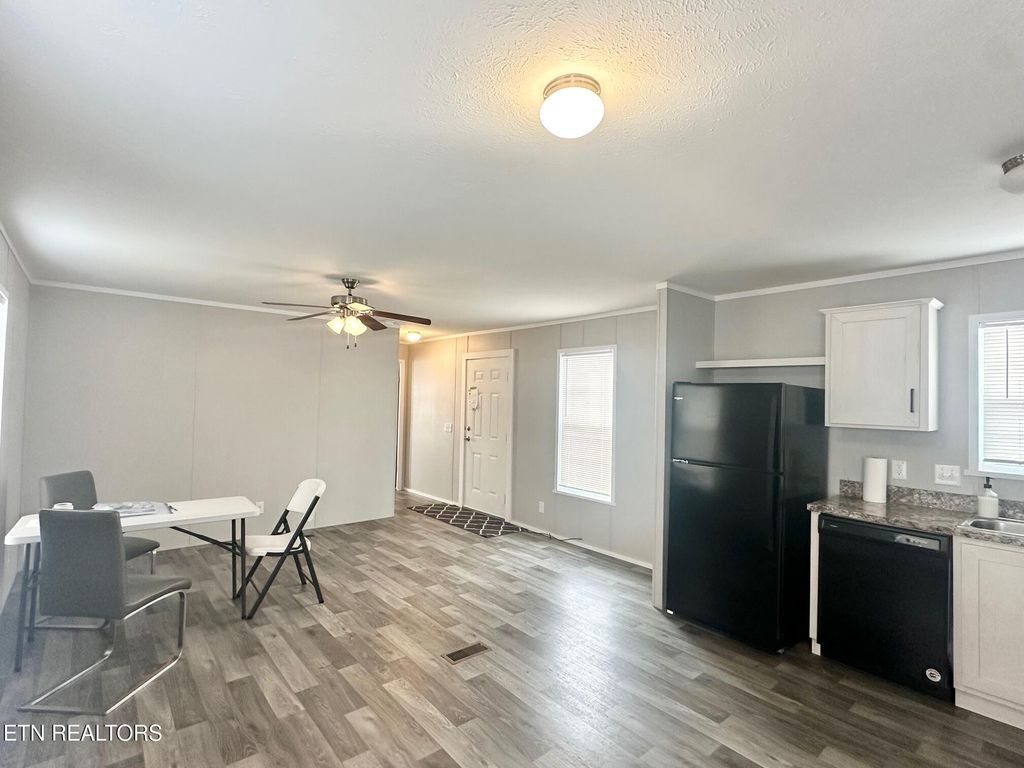 Photo of 222 Braddock St, Crossville, TN 38571 (MLS # 1325115)