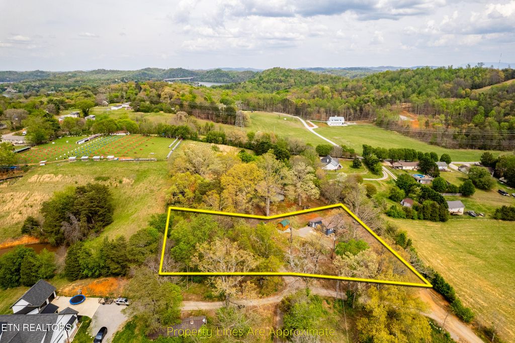 Photo of 139 Devault Lane, Louisville, TN 37777 (MLS # 1335701)