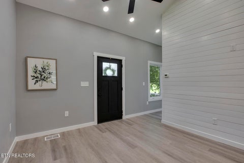 Tiny photo for 329 Old Emory Rd, Clinton, TN 37716 (MLS # 1351990)