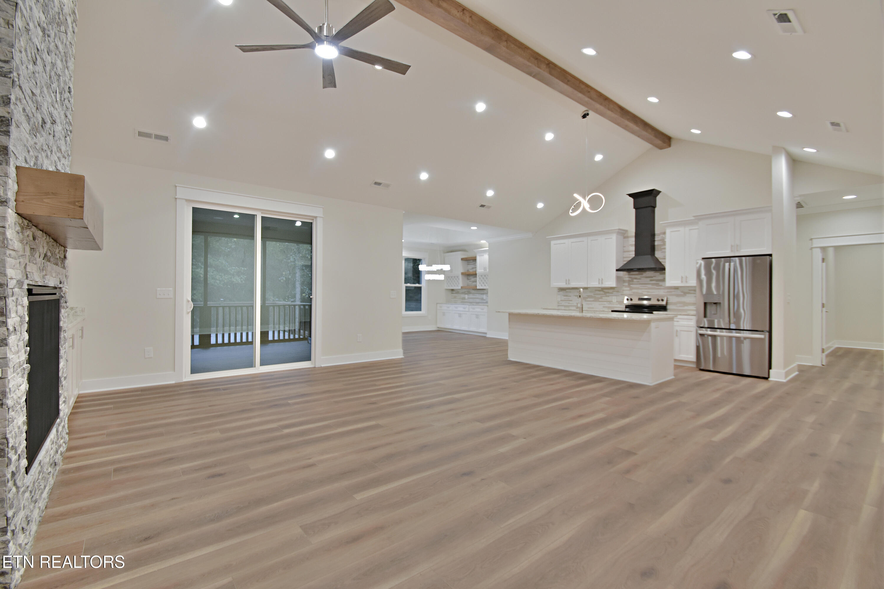 112 Amohi Way