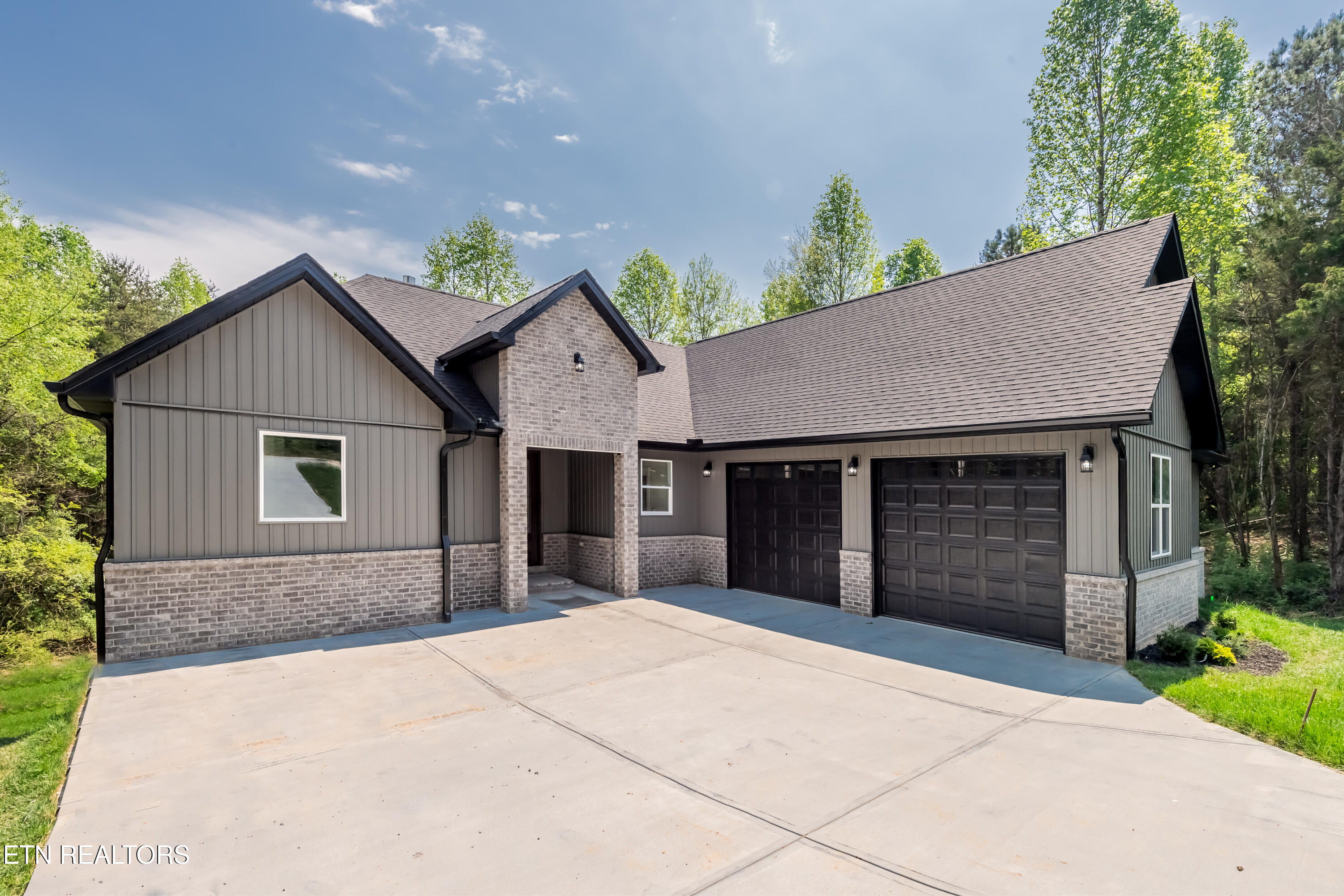 112 Amohi Way