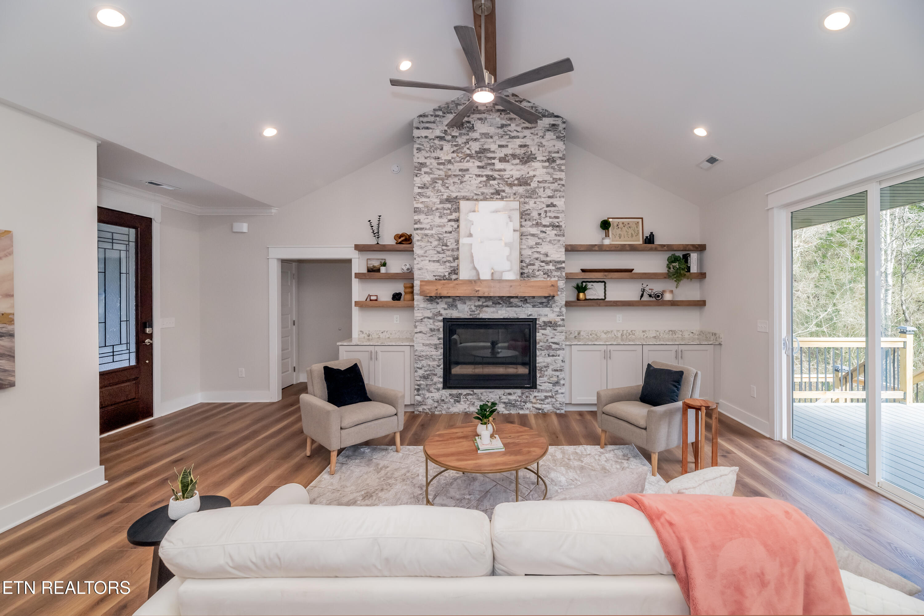 112 Amohi Way