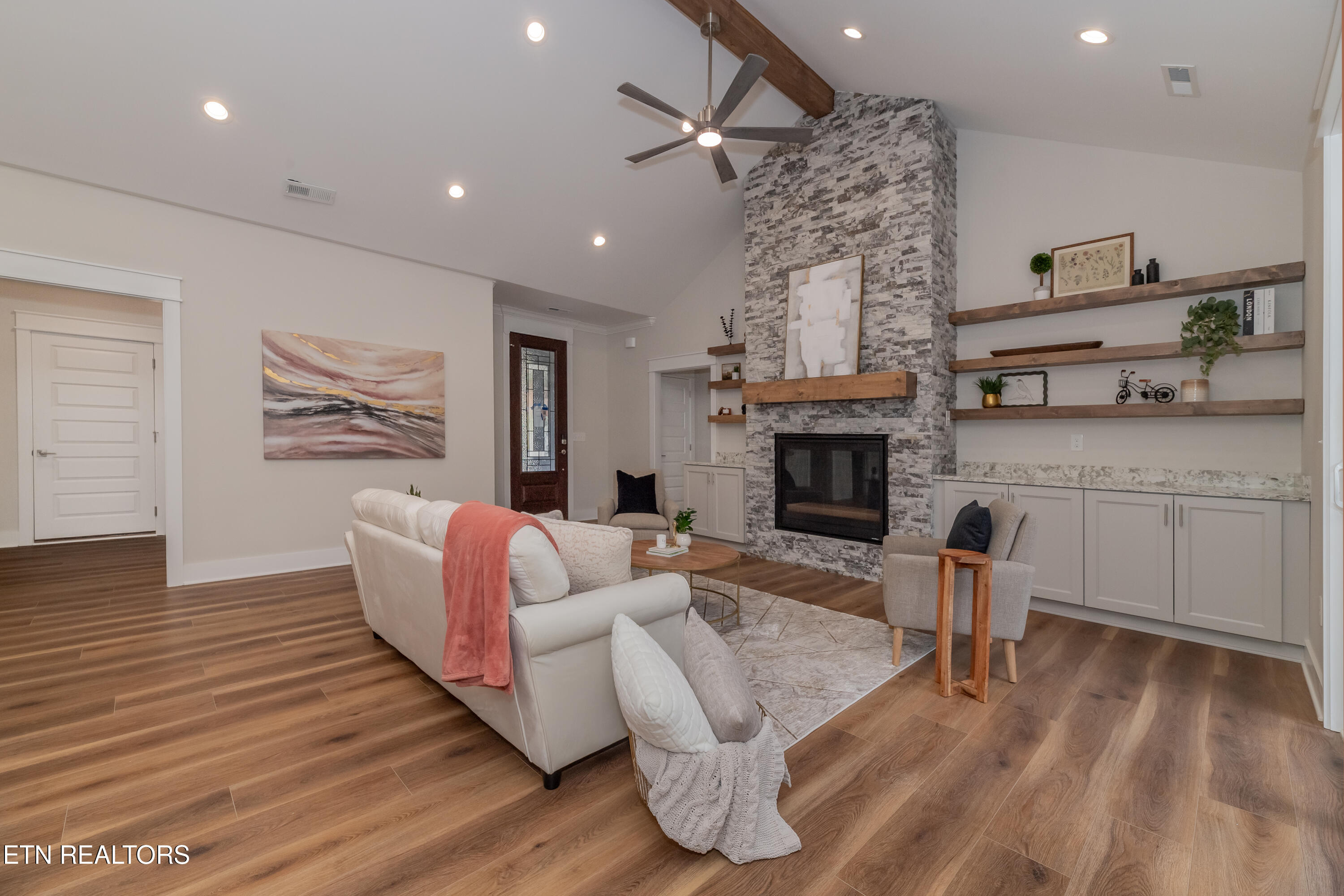 112 Amohi Way