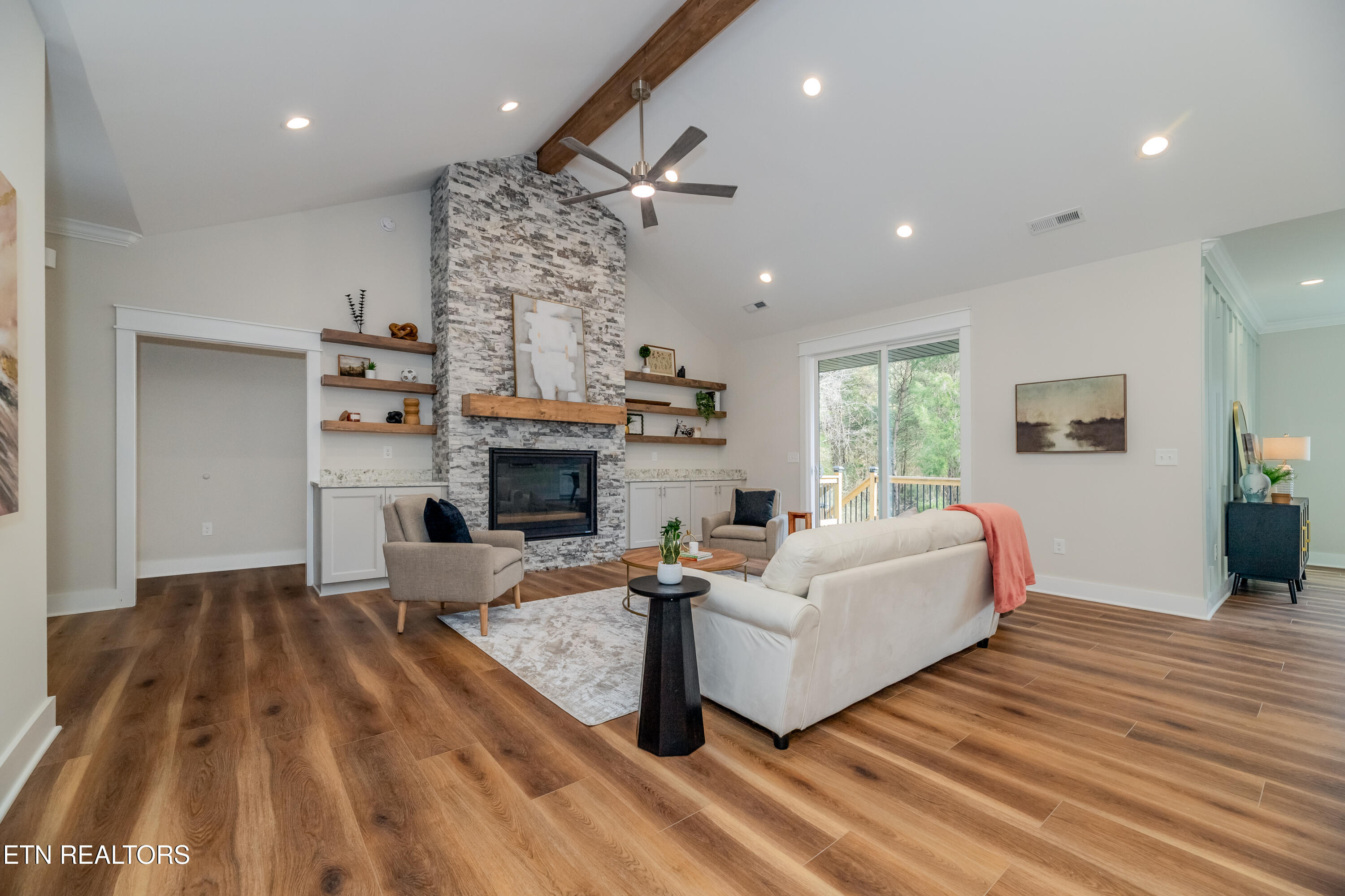 112 Amohi Way