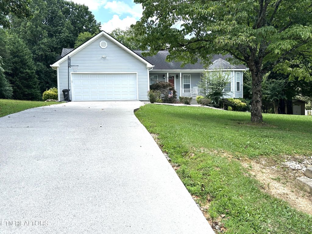 Photo of 400 Oakhill Drive, Sweetwater, TN 37874 (MLS # 1308583)