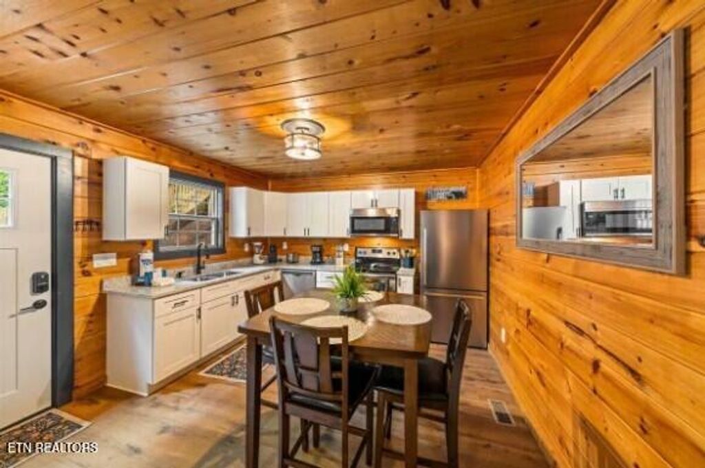 Photo of 4151 Oak Ridge St, Pigeon Forge, TN 37863 (MLS # 1327856)