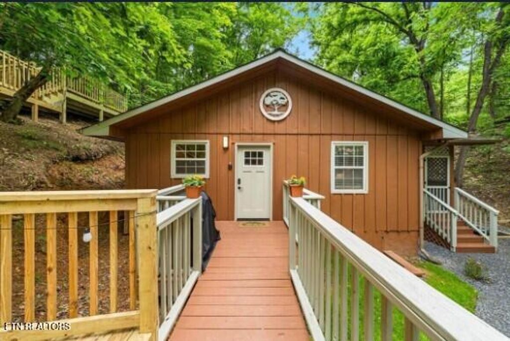 Photo of 4151 Oak Ridge St, Pigeon Forge, TN 37863 (MLS # 1327856)