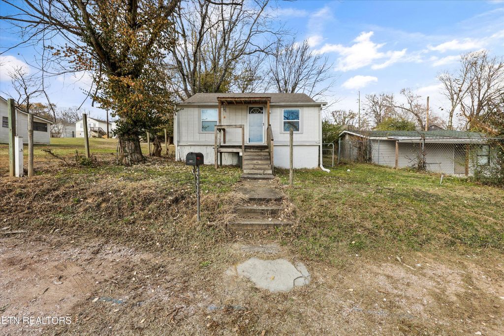 Photo of 917 W Emerald Ave, Knoxville, TN 37921 (MLS # 1322443)