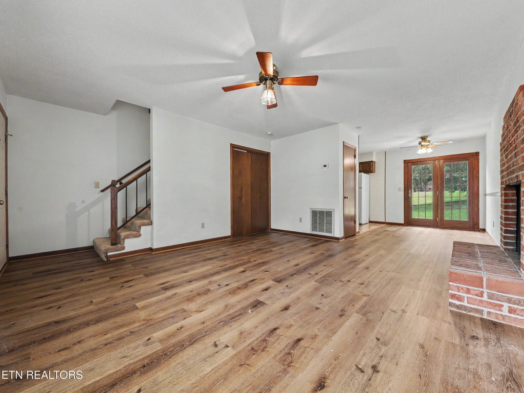 Photo of 4 Eleven Estates Drive, Lenoir City, TN 37772 (MLS # 1352154)