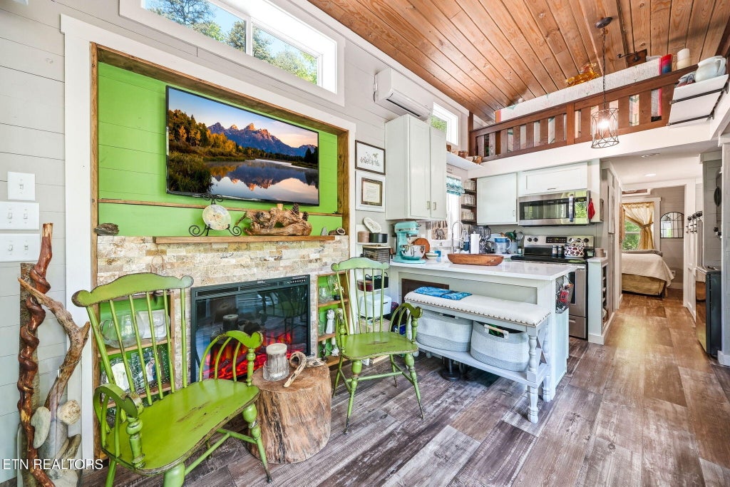 Photo of 1429 Alpine Drive, Sevierville, TN 37876 (MLS # 1353378)
