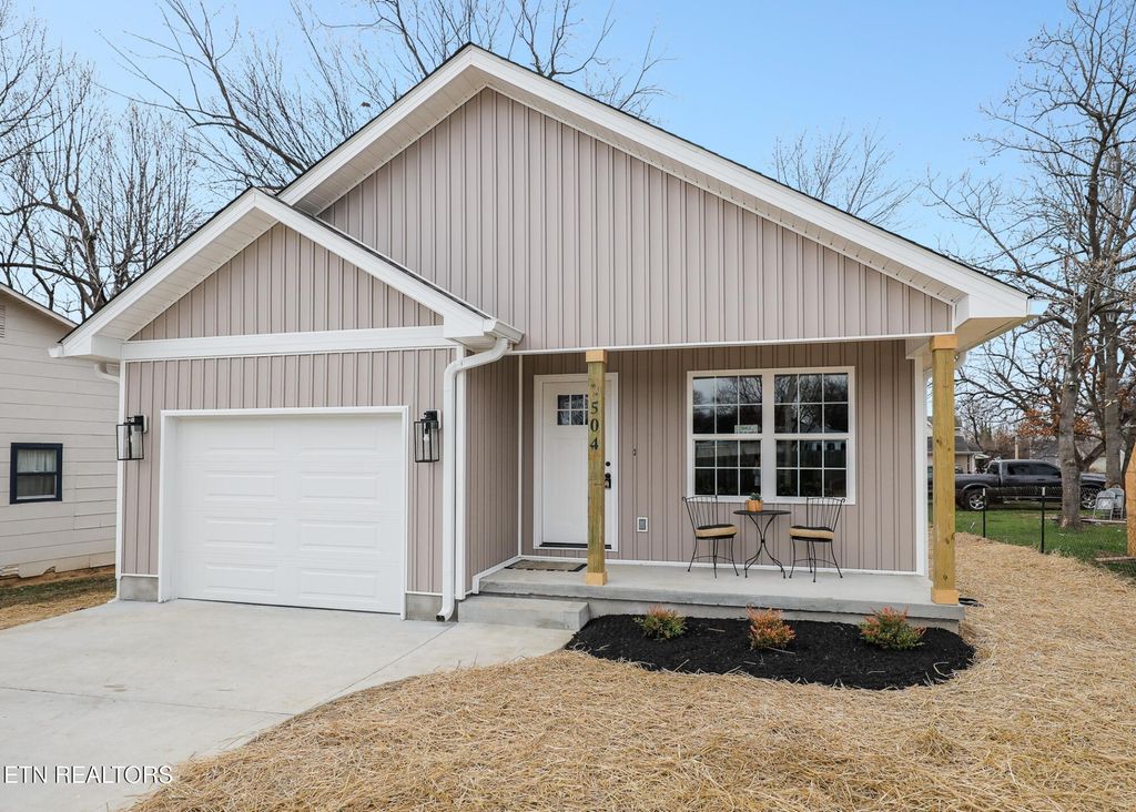 Photo of 504 Mcginley St, Maryville, TN 37804 (MLS # 1326002)