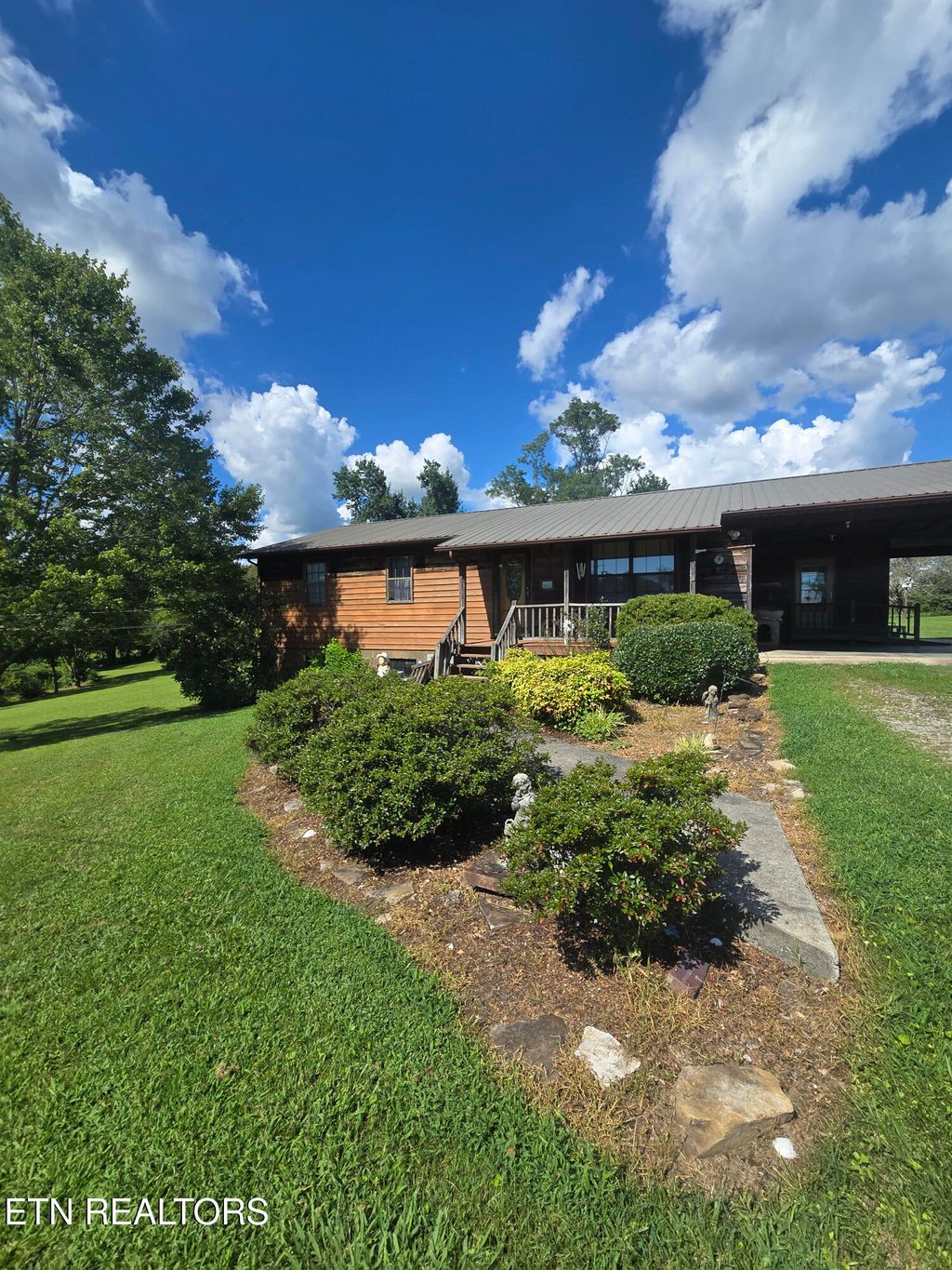 Photo of 115 Cherry St, Deer Lodge, TN 37726 (MLS # 1310019)