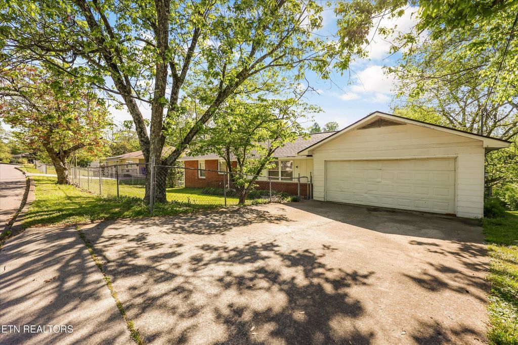 Photo of 619 Robertsville Rd, Oak Ridge, TN 37830 (MLS # 1337778)