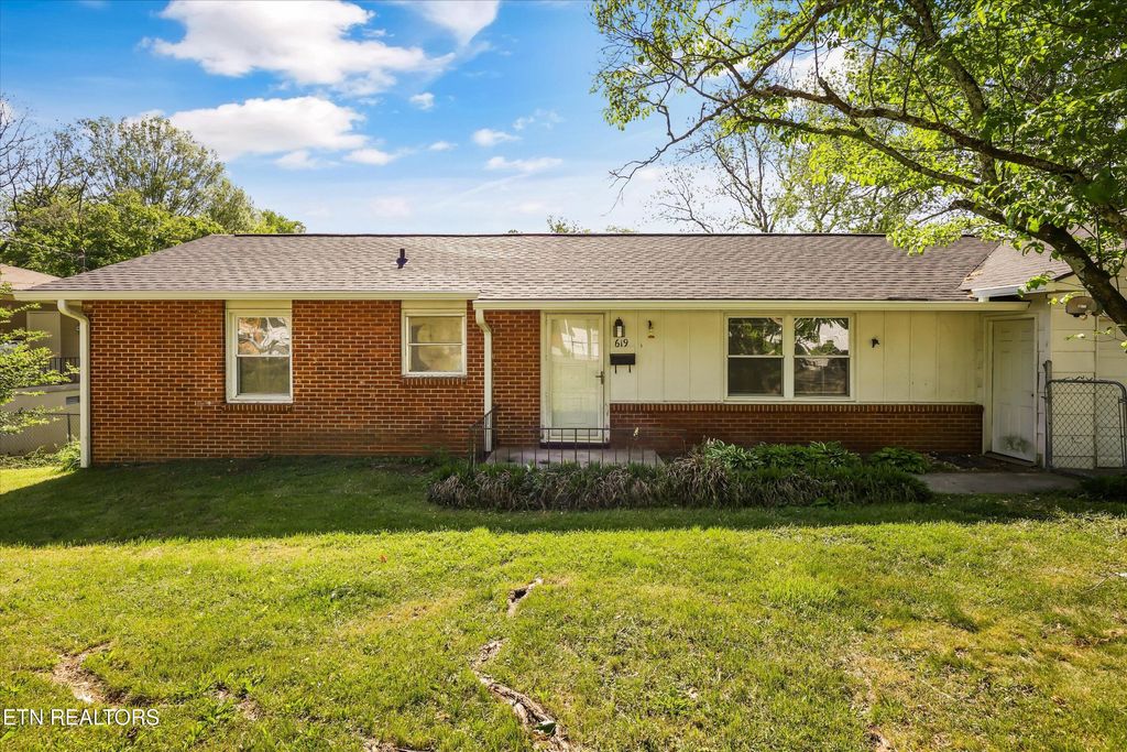 Photo of 619 Robertsville Rd, Oak Ridge, TN 37830 (MLS # 1337778)