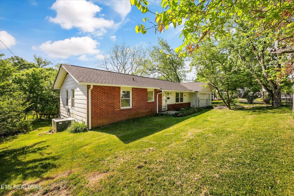 Photo of 619 Robertsville Rd, Oak Ridge, TN 37830 (MLS # 1337778)