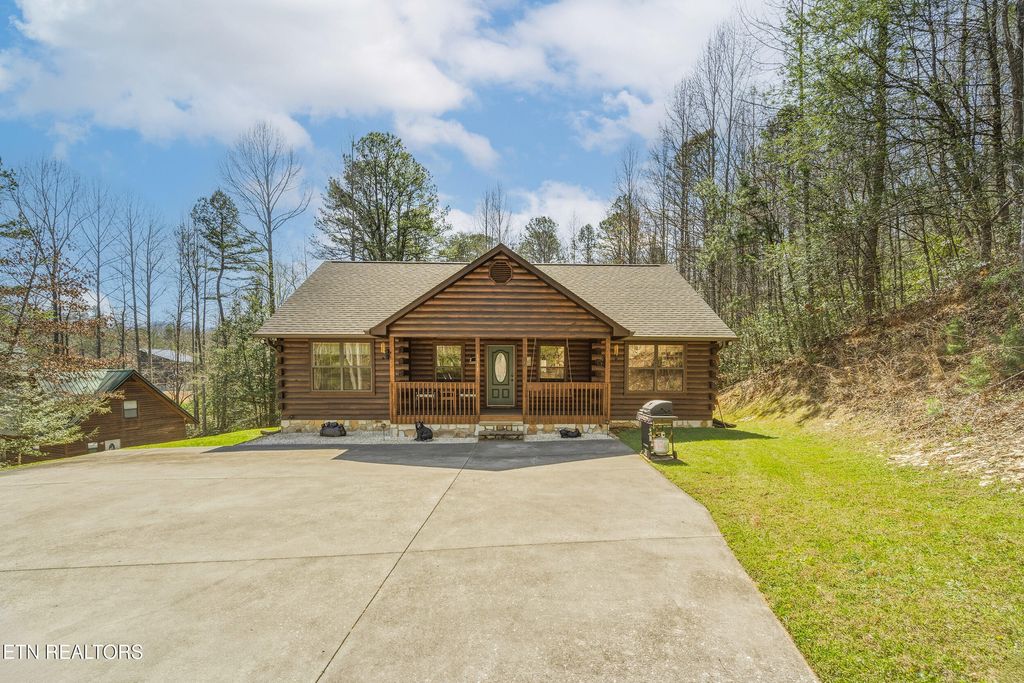 Photo of 1711 Brent Hills Blvd, Gatlinburg, TN 37738 (MLS # 1348107)