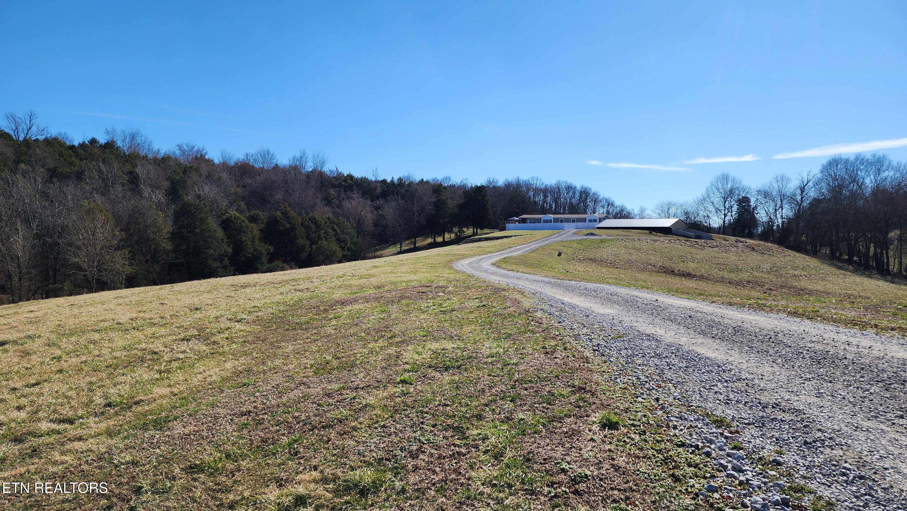 2695 Leslie Rd