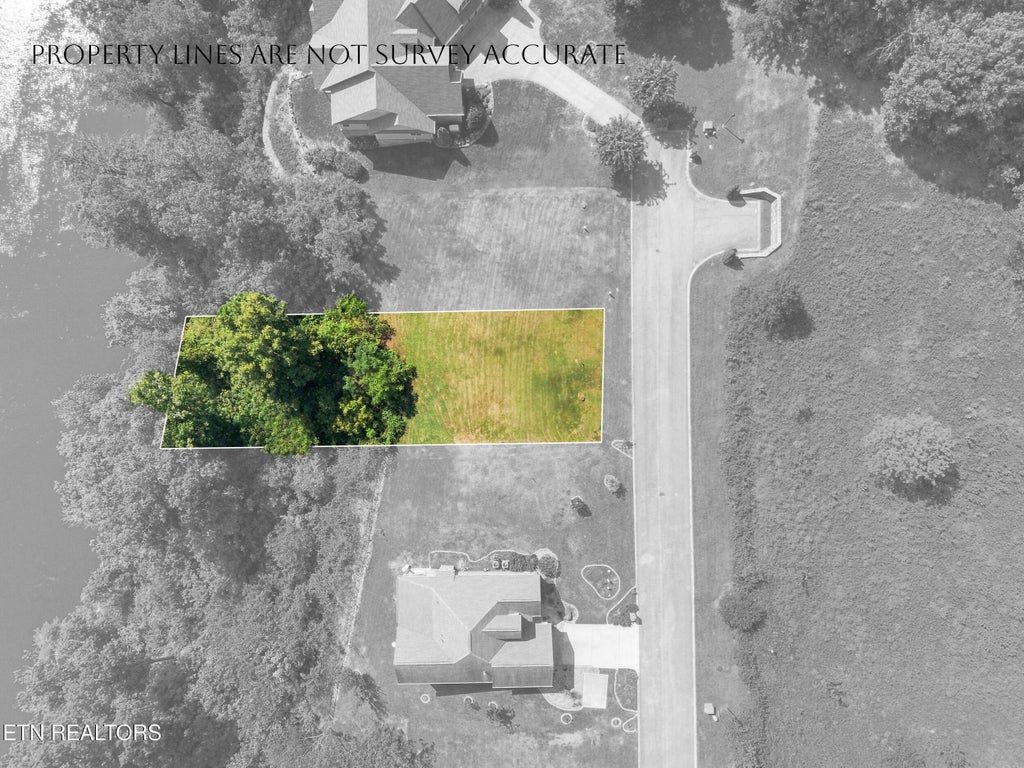 Photo of 229 Waters Edge Way, Lenoir City, TN 37771 (MLS # 1355159)