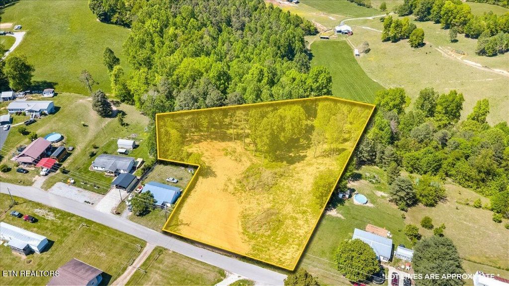 Photo of 2116 Snodgrass Rd, New Tazewell, TN 37825 (MLS # 1338558)