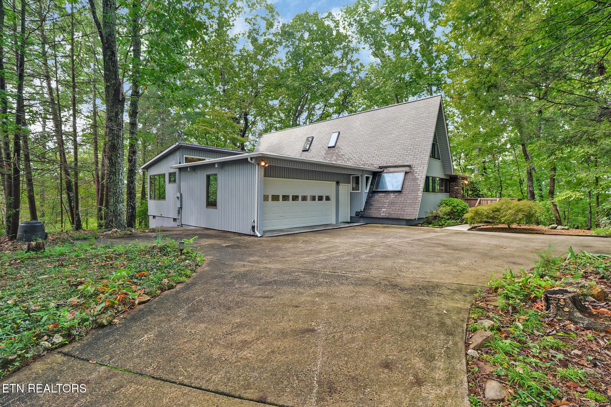 964 W Outer Drive