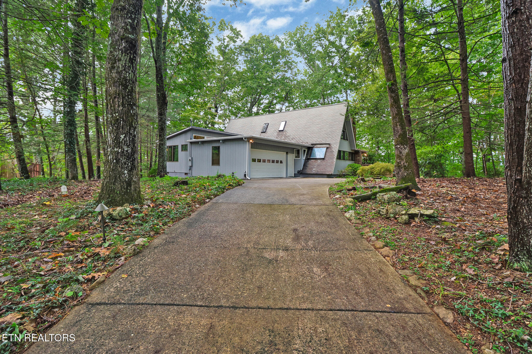 964 W Outer Drive