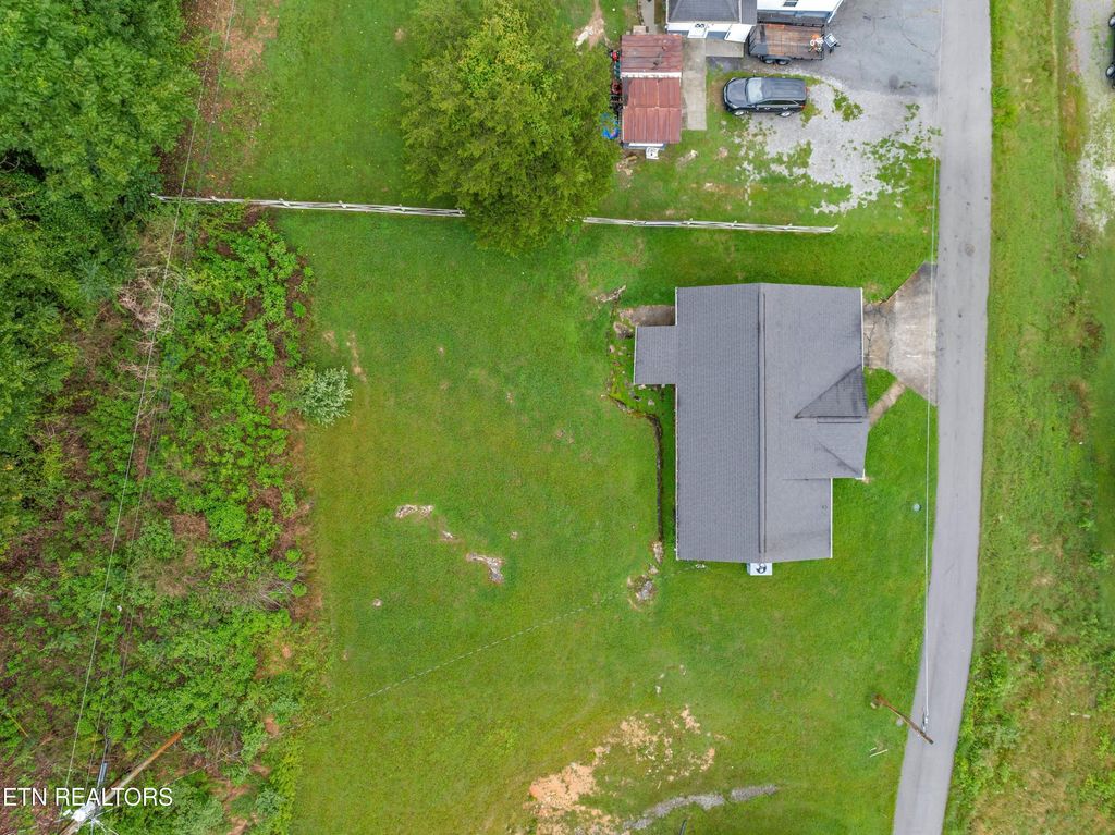Photo of 922 Chittum Drive, New Tazewell, TN 37825 (MLS # 1271601)