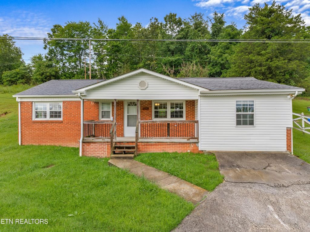 Photo of 922 Chittum Drive, New Tazewell, TN 37825 (MLS # 1271601)