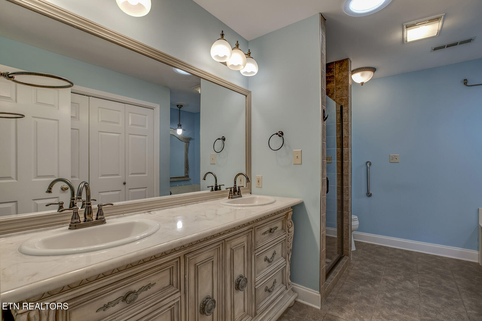 Loudon, Tennessee 37774, United States, 3 Bedrooms Bedrooms, ,3 BathroomsBathrooms,Residential,Pending,210180