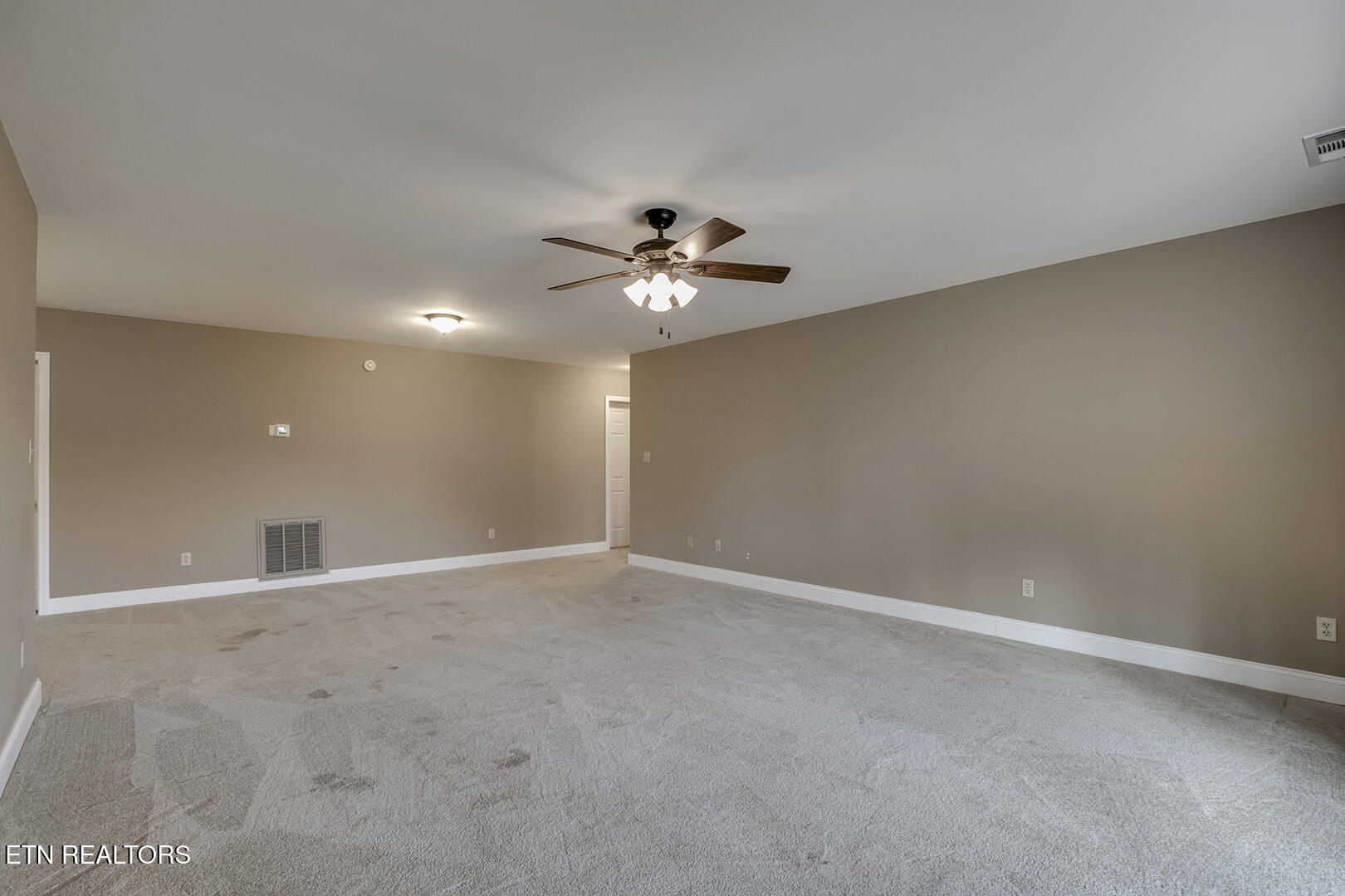 Loudon, Tennessee 37774, United States, 3 Bedrooms Bedrooms, ,3 BathroomsBathrooms,Residential,Pending,210180