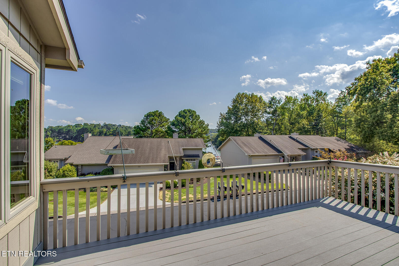 Loudon, Tennessee 37774, United States, 3 Bedrooms Bedrooms, ,3 BathroomsBathrooms,Residential,Pending,210180