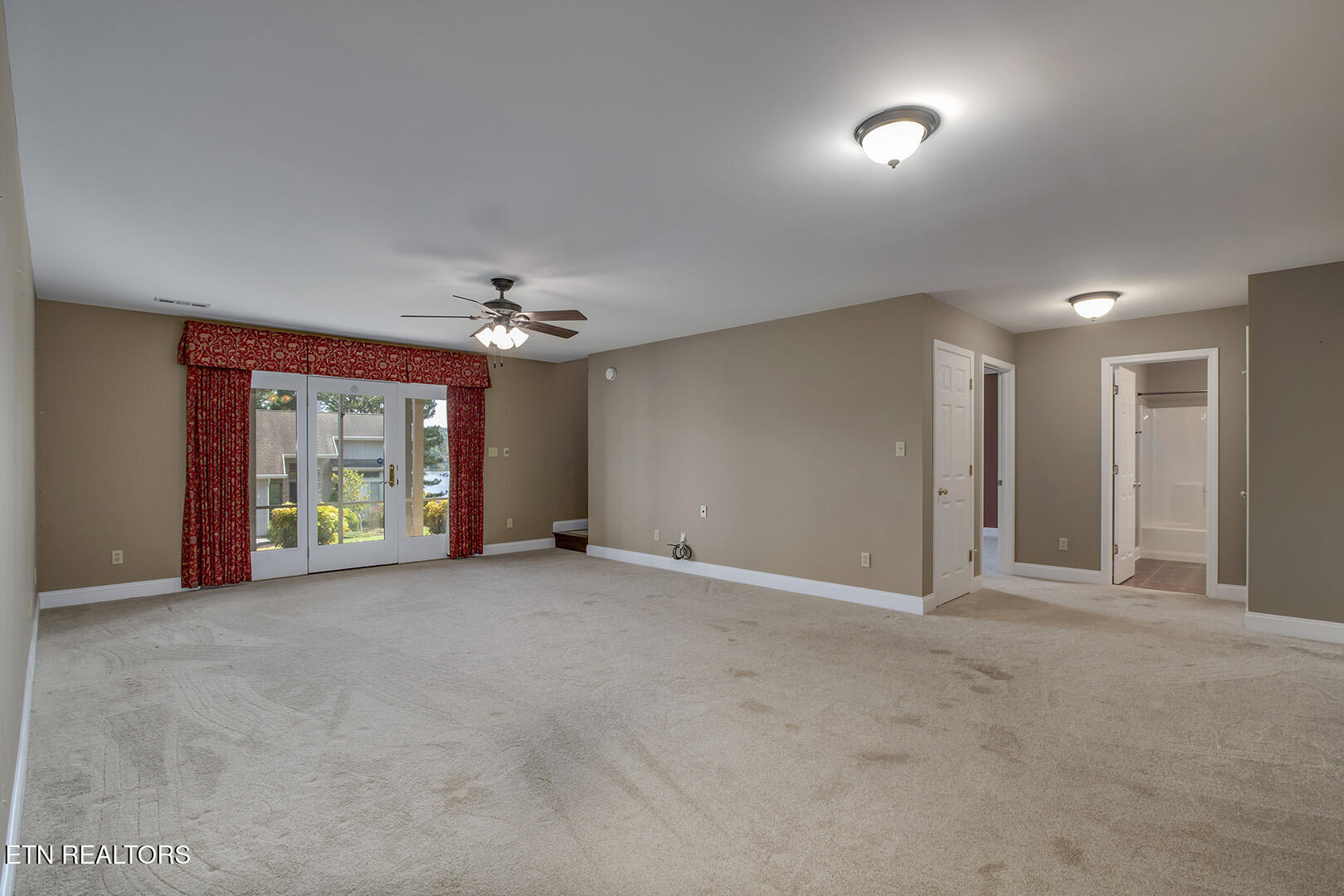 Loudon, Tennessee 37774, United States, 3 Bedrooms Bedrooms, ,3 BathroomsBathrooms,Residential,Pending,210180