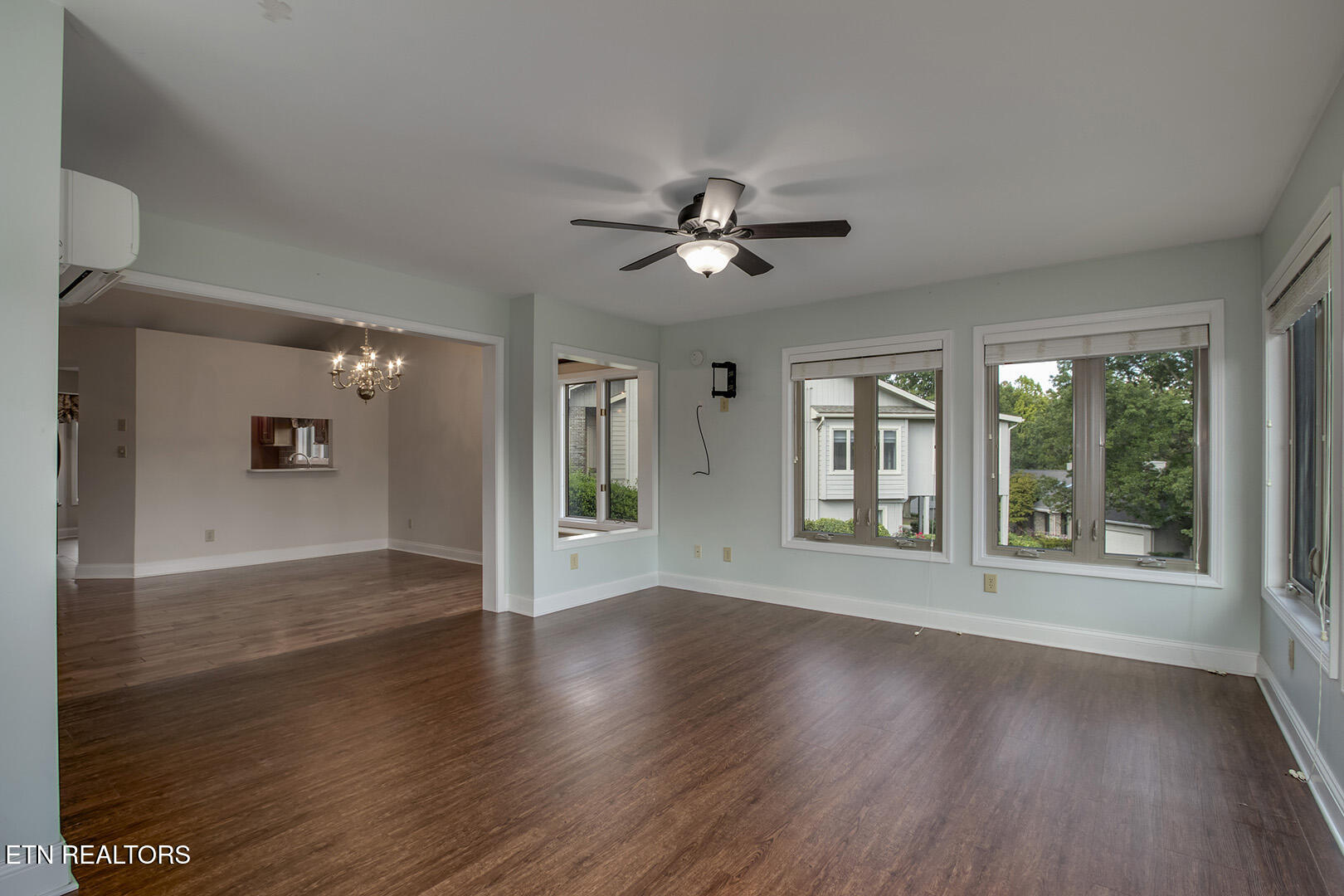 Loudon, Tennessee 37774, United States, 3 Bedrooms Bedrooms, ,3 BathroomsBathrooms,Residential,Pending,210180