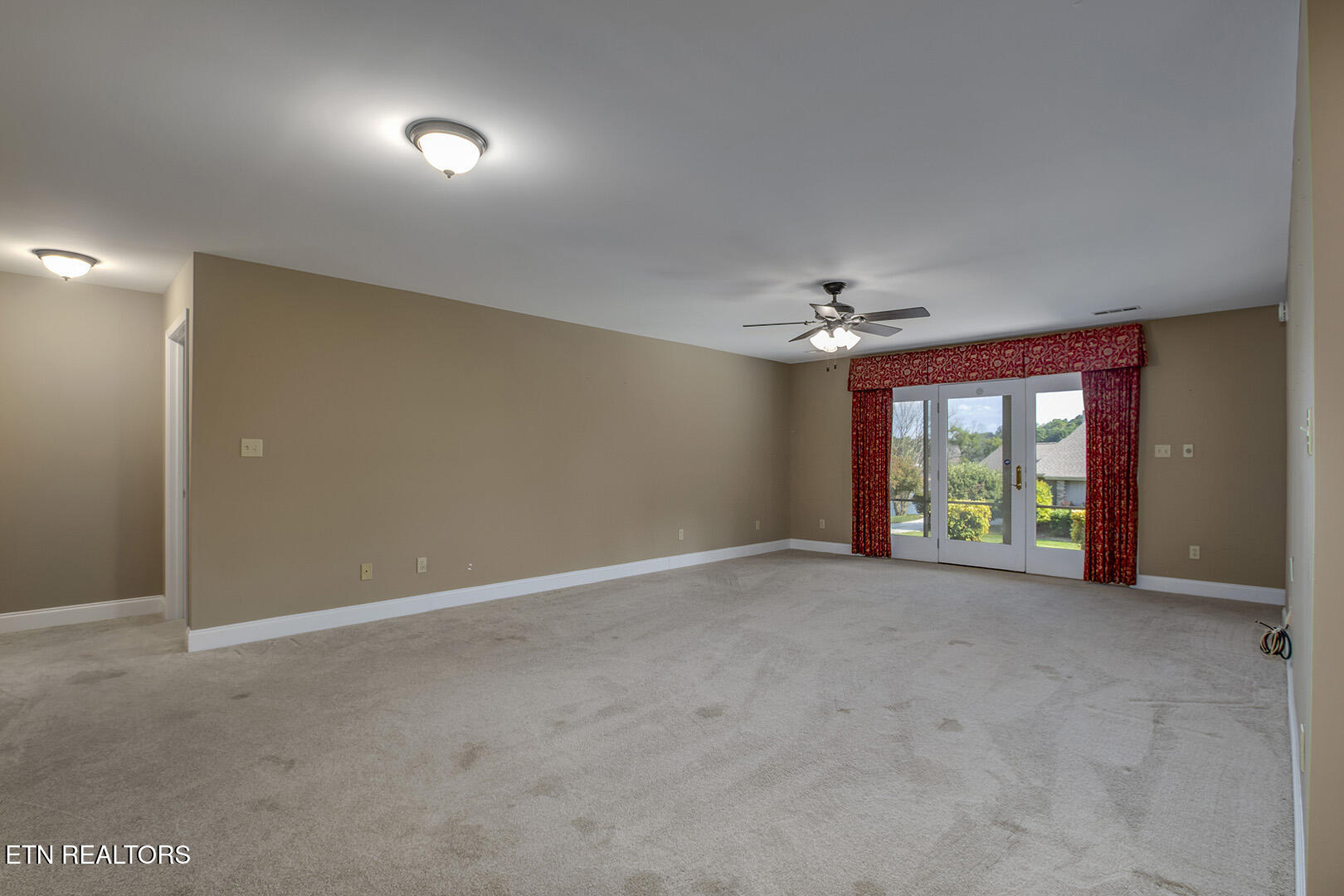 Loudon, Tennessee 37774, United States, 3 Bedrooms Bedrooms, ,3 BathroomsBathrooms,Residential,Pending,210180