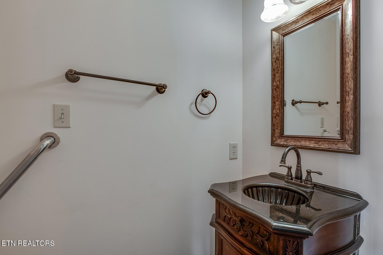 Loudon, Tennessee 37774, United States, 3 Bedrooms Bedrooms, ,3 BathroomsBathrooms,Residential,Pending,210180