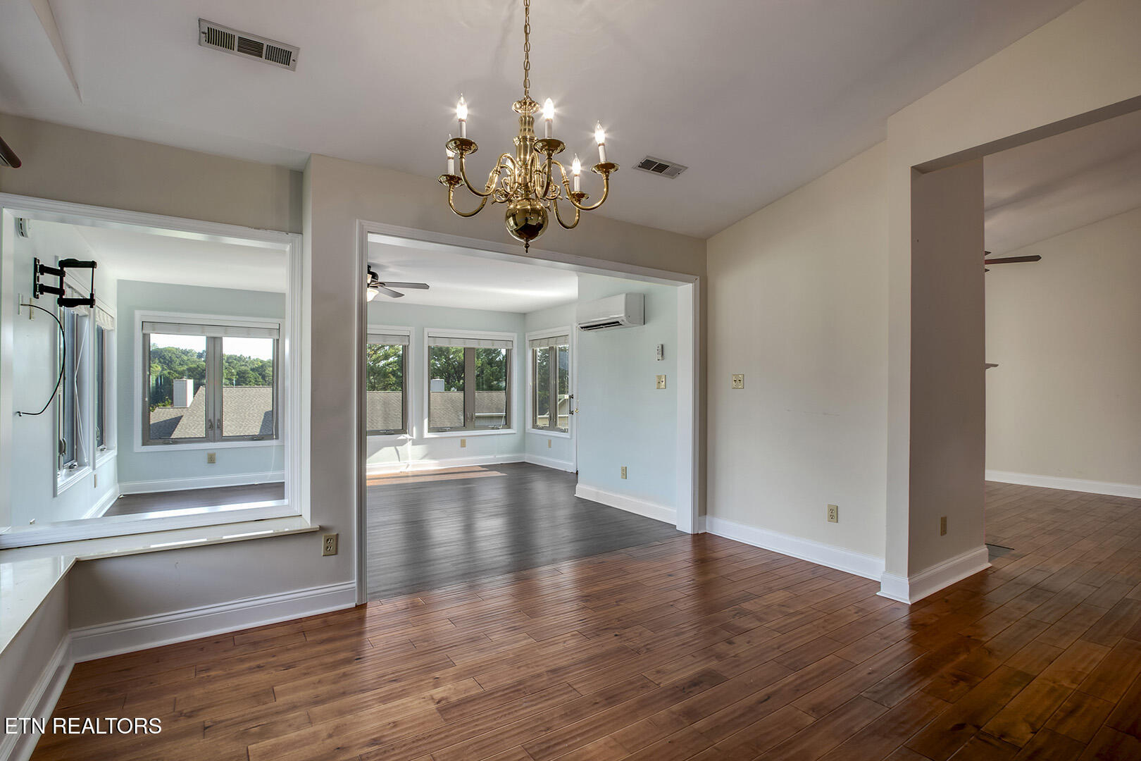 Loudon, Tennessee 37774, United States, 3 Bedrooms Bedrooms, ,3 BathroomsBathrooms,Residential,Pending,210180