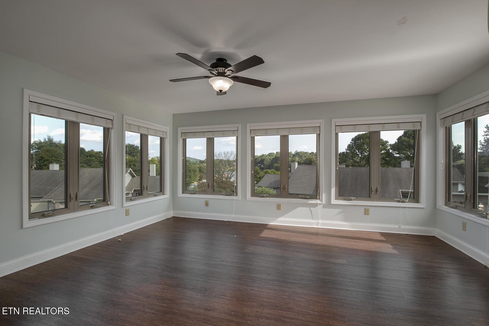 Loudon, Tennessee 37774, United States, 3 Bedrooms Bedrooms, ,3 BathroomsBathrooms,Residential,Pending,210180