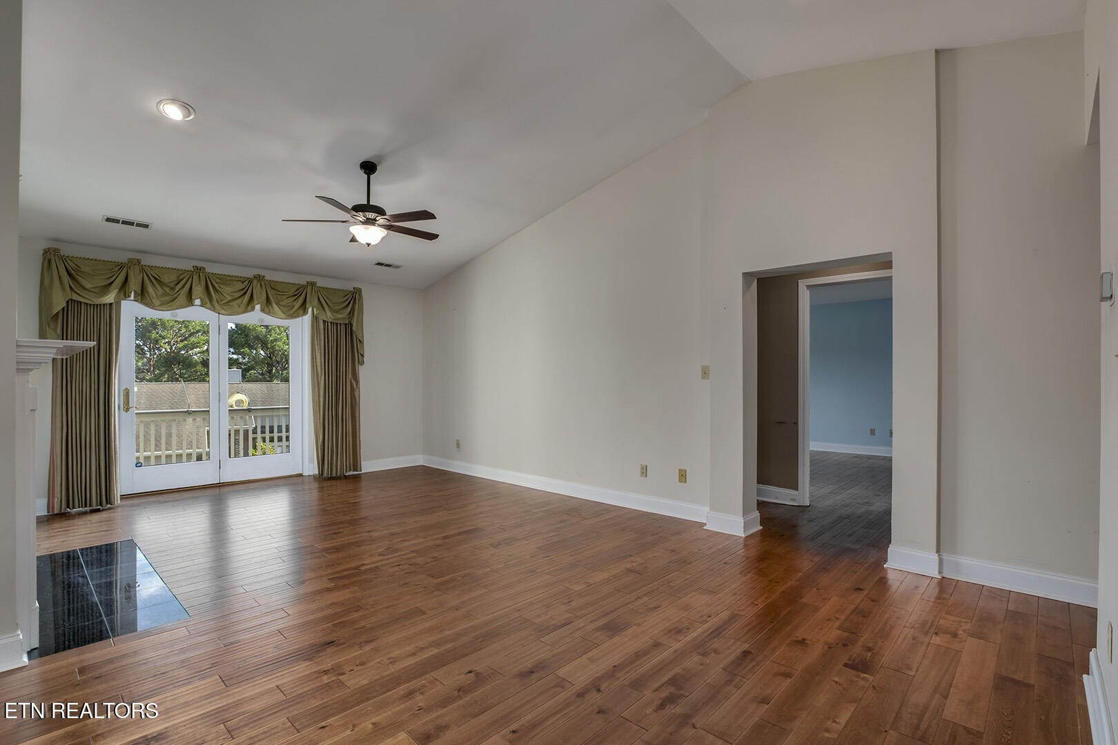 Loudon, Tennessee 37774, United States, 3 Bedrooms Bedrooms, ,3 BathroomsBathrooms,Residential,Pending,210180