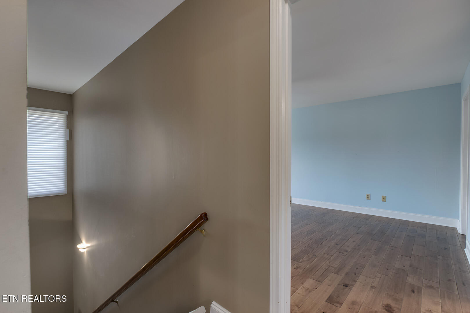 Loudon, Tennessee 37774, United States, 3 Bedrooms Bedrooms, ,3 BathroomsBathrooms,Residential,Pending,210180