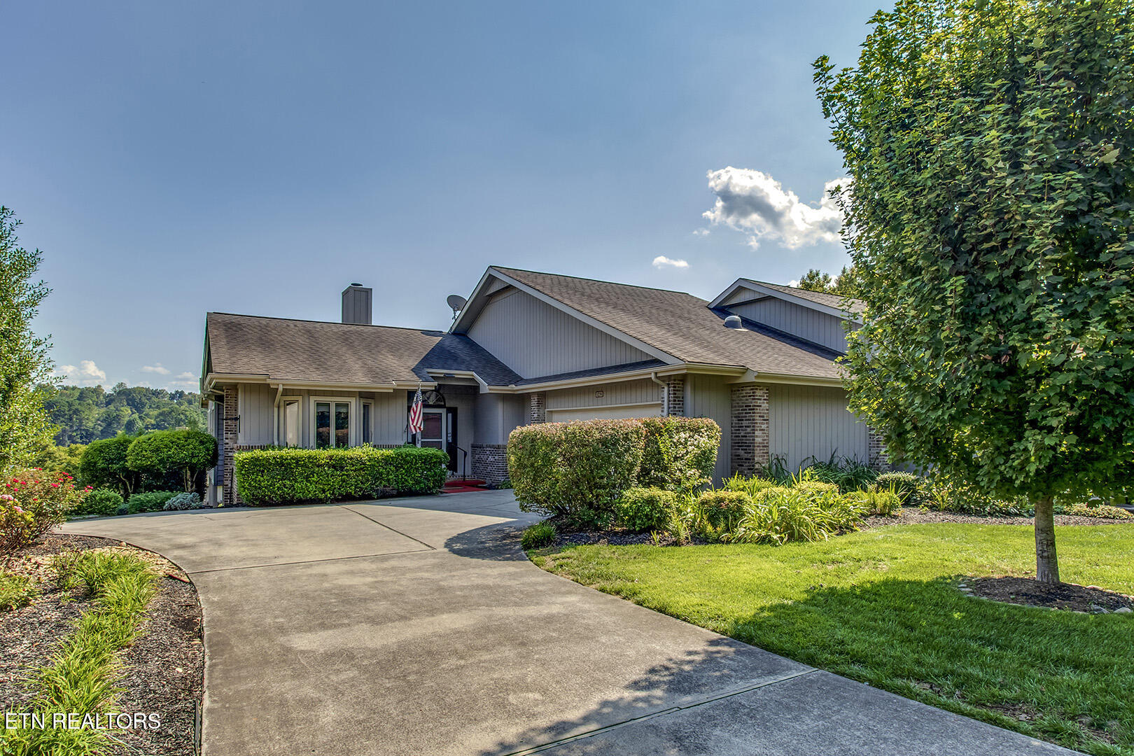 Loudon, Tennessee 37774, United States, 3 Bedrooms Bedrooms, ,3 BathroomsBathrooms,Residential,Pending,210180