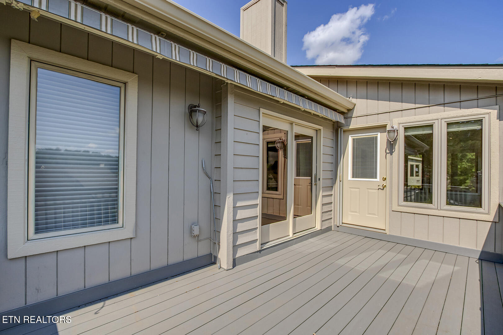 Loudon, Tennessee 37774, United States, 3 Bedrooms Bedrooms, ,3 BathroomsBathrooms,Residential,Pending,210180