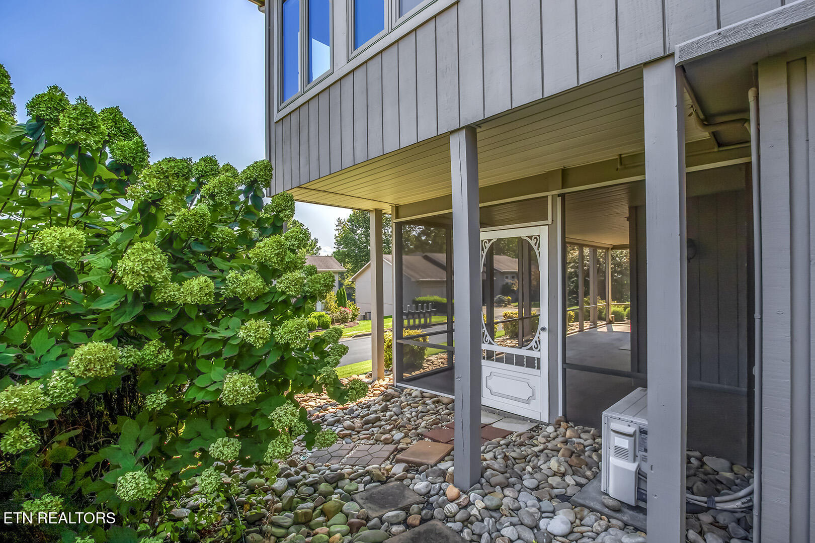 Loudon, Tennessee 37774, United States, 3 Bedrooms Bedrooms, ,3 BathroomsBathrooms,Residential,Pending,210180