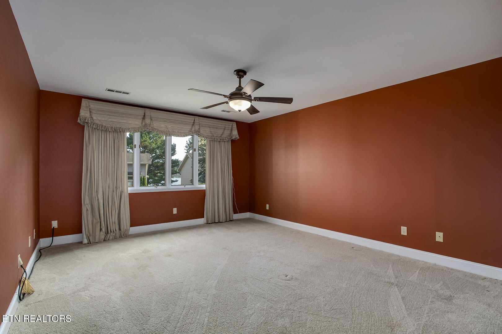 Loudon, Tennessee 37774, United States, 3 Bedrooms Bedrooms, ,3 BathroomsBathrooms,Residential,Pending,210180