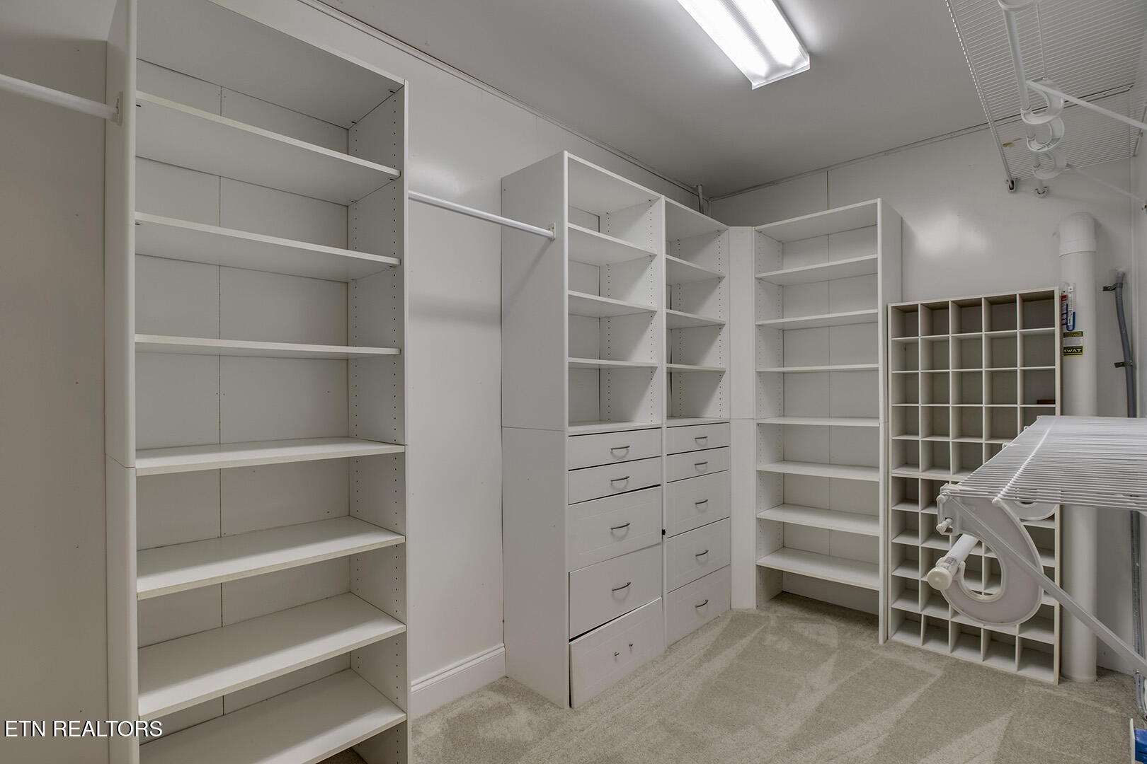 Loudon, Tennessee 37774, United States, 3 Bedrooms Bedrooms, ,3 BathroomsBathrooms,Residential,Pending,210180