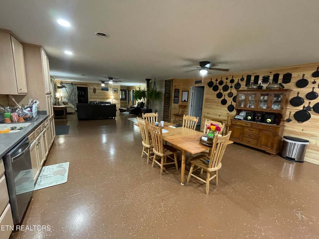 Photo of 144 Standing Rock Rd, Deer Lodge, TN 37726 (MLS # 1316189)