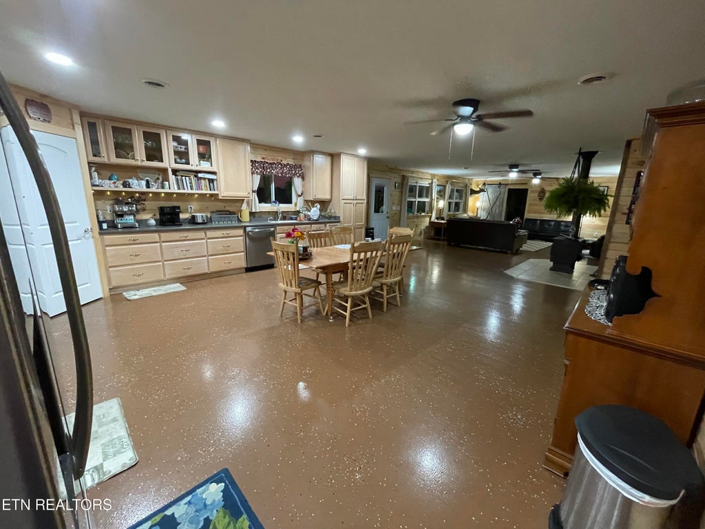 Photo of 144 Standing Rock Rd, Deer Lodge, TN 37726 (MLS # 1316189)