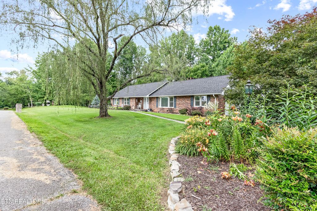 Photo of 314 Longview Drive, Wartburg, TN 37887 (MLS # 1304907)