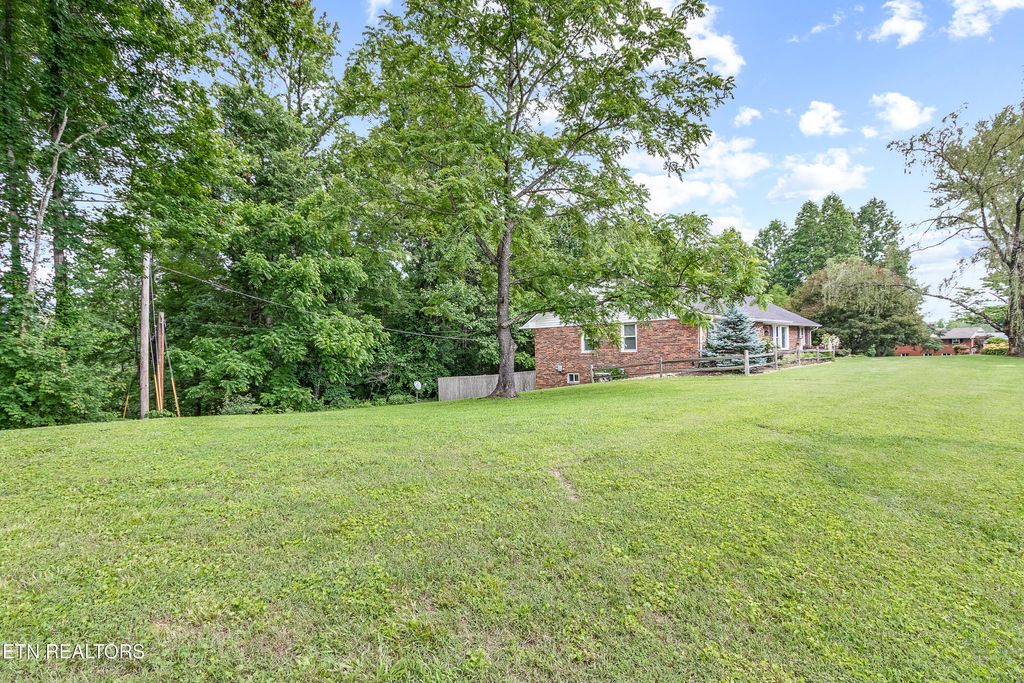 Photo of 314 Longview Drive, Wartburg, TN 37887 (MLS # 1304907)