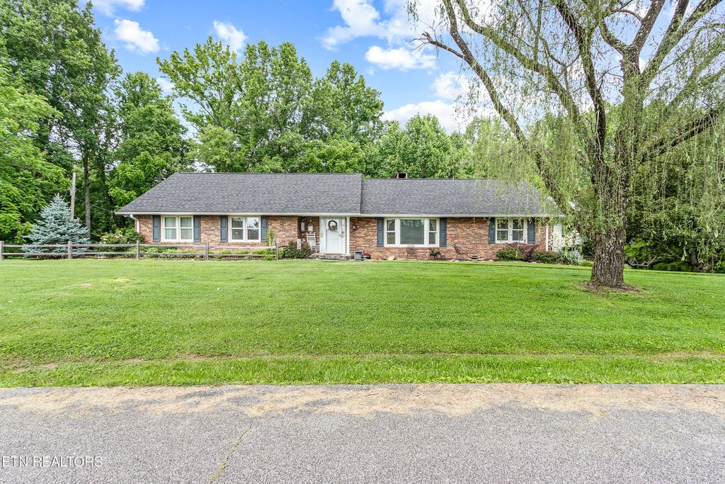 Photo of 314 Longview Drive, Wartburg, TN 37887 (MLS # 1304907)