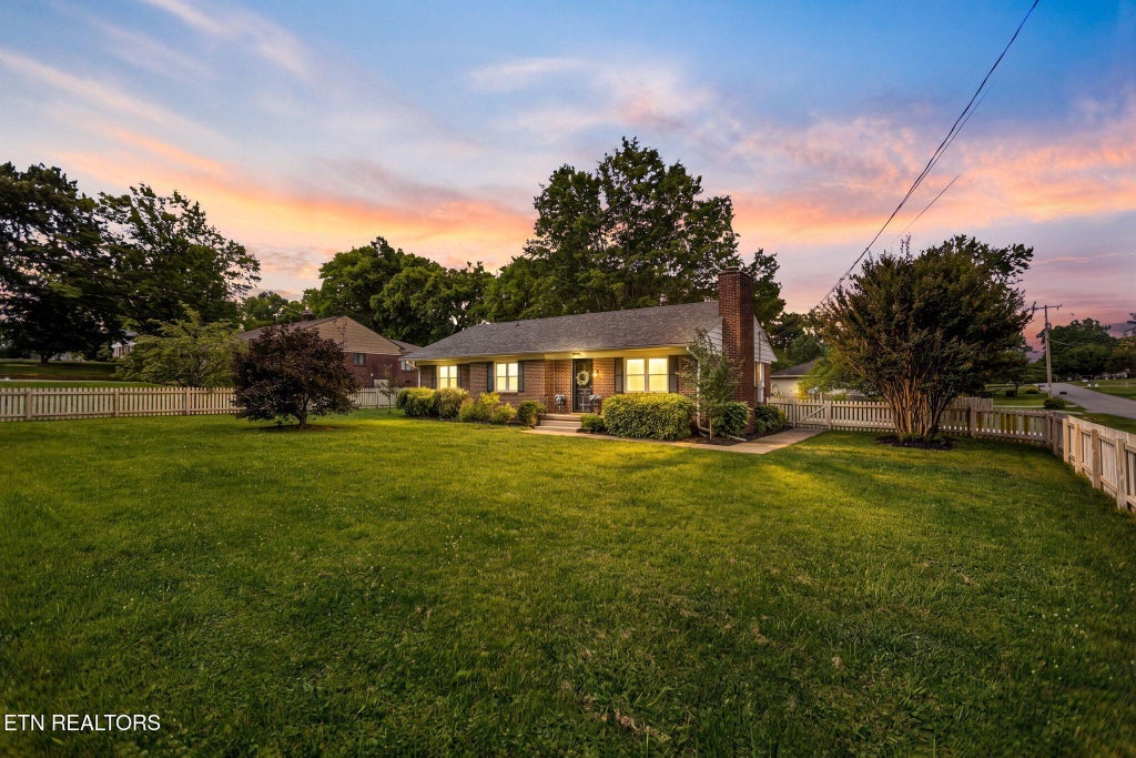 Photo of 1305 S Court St, Maryville, TN 37803 (MLS # 1344108)
