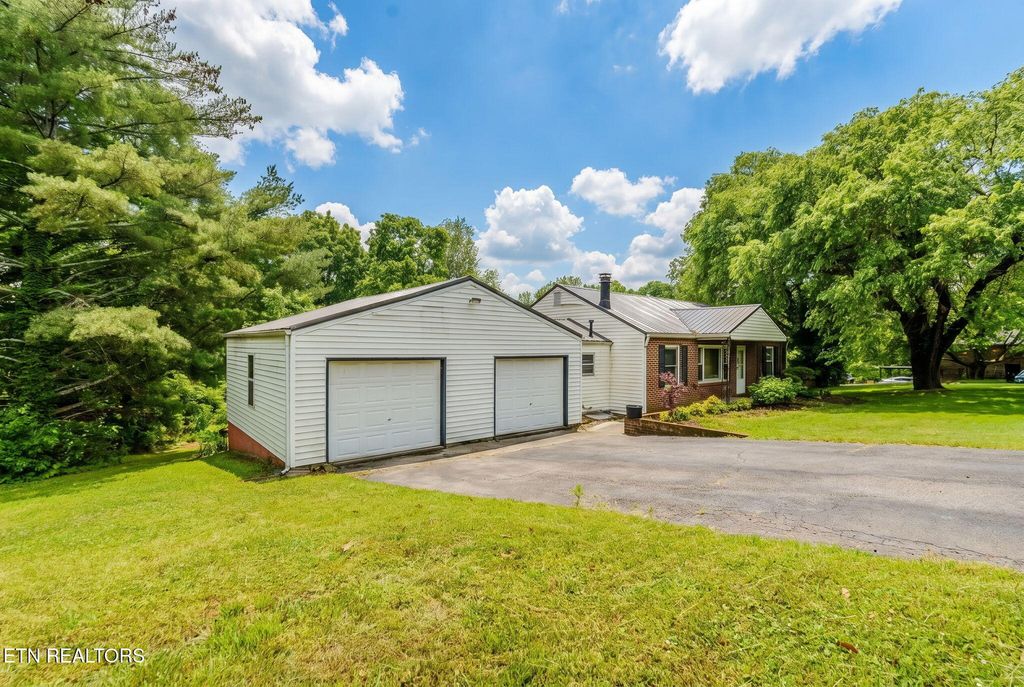 Photo of 2800 Patrick Ave, Maryville, TN 37804 (MLS # 1338462)